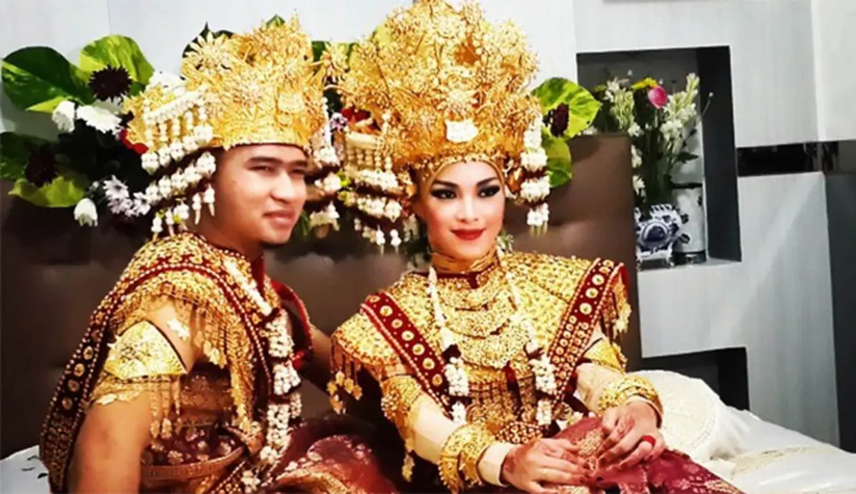 "Memutuskan untuk ke jenjang lebih serius itu aku istikarah dulu. Allhamdulillah, hasilnya makin ke sini makin yakin kalau dia pilihan yang tepat," kata Fitri. (dok. Pribadi)