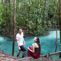 Dimas Anggara dan Nadine Chandrawinata terlihat menikmati keindahan alam di Raja Ampat. Jika dilihat dari wajahnya, pasangan ini terlihat begitu bahagia saat menghabiskan waktu bersama. (Foto: instagram.com/dimsanggara)