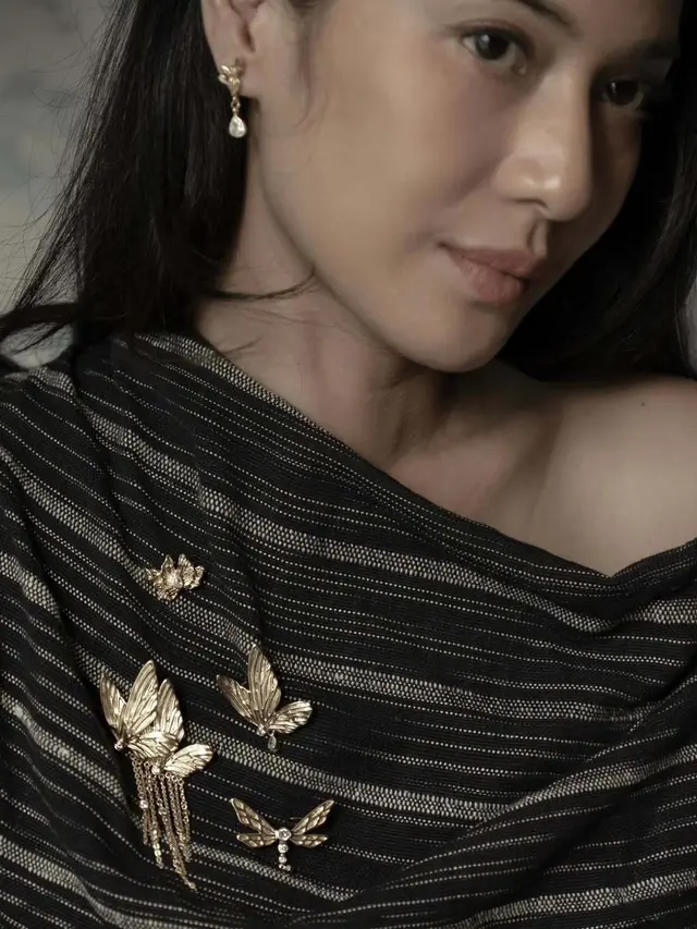 Gaya Dian Sastro dengan Bros