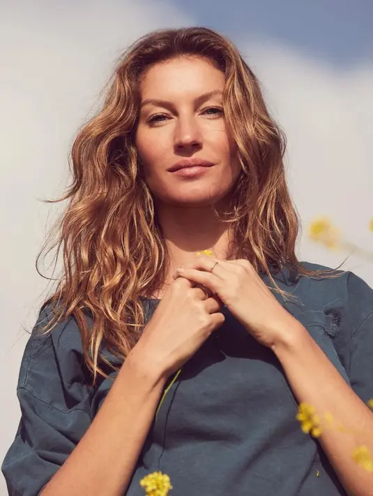 Gisele Bündchen, menjalani hubungan bersama Leonardo DiCaprio terbilang lama selama lima tahun. Saat bersama Bündchen, keduanya sering terlihat di publik dan red carpet. Namun, hubungan ini tidak berlanjut dan Bündchen menikahi bintang National Footbal League (NFL) Tom Brady. (Instagram/gisele)