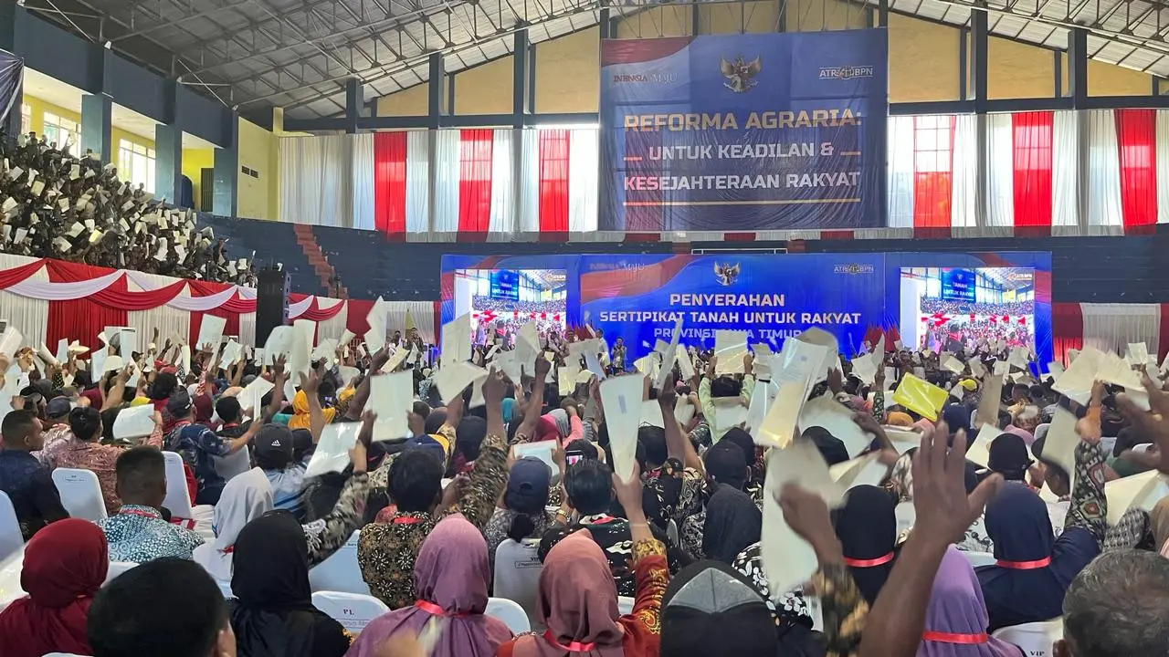 Antusias Warga Terima Sertifikat Tanah Gratis di Banyuwangi