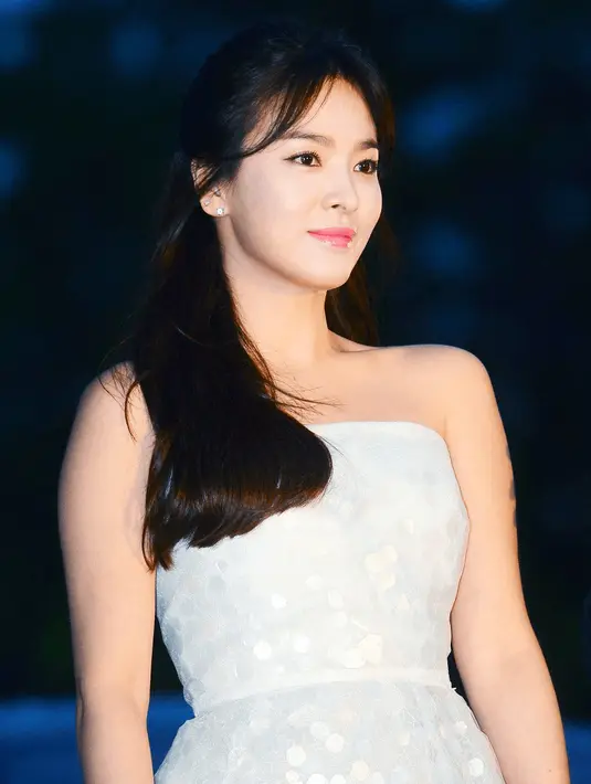 Siapa yang menyangka jika Song Hye Kyo ternyata termasuk VIP, sebutan untuk penggemar BigBang. "Dari semua grup idol Korea, aku suka BigBang," ujarnya seperti yang dilansir dari KPopstarz. (Foto: koreaboo.com)