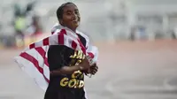 Pelari DKI Jakarta, Triyaningsih, meraih medali emas pada nomor lari 10.000 meter PON 2016 di Stadion Pakansari, Bogor, Sabtu (24/9/2016). (PON-Peparnas)