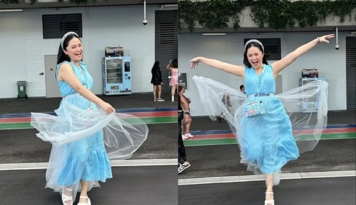 Saat konser, Marshanda tampil bak princess mengenakan dress panjang sleeveless warna biru. Dengan tambahan tulle pada bagian rok. [@marshanda99]