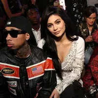 Tidak main-main, kabarnya rencana pernikahan Kylie Jenner dan Tyga ini tengah dalam proses persiapan. Meskipun pihak keluarga Kardashian belum memberikan pernyataan secara resmi sampai saat ini. (AFP/MONICA SCHIPPER / GETTY IMAGES NORTH AMERICA)