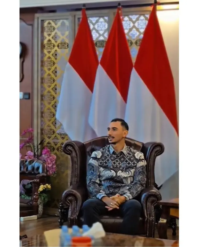 6 Potret bahagia Vincent Verhaag resmi jadi WNI, tanggalkan kewarganegaraan Belanda demi keluarga