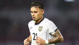 Winger Timnas Indonesia, Dean James saat melawan Lebanon pada FIFA Matchday di Stadion Gelora Bung Tomo, Surabaya, Senin (8/9/2025). (Bola.com/Abdul Aziz)