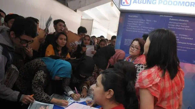 Begini padatnya ribuan pencari kerja di Job Fair GBK