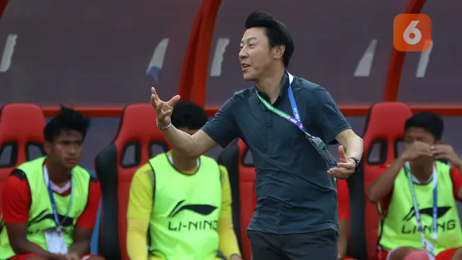 Ekspresi Kesal Shin Tae-yong pada Keputusan Wasit Indonesia一门 Filipina di Hanoi