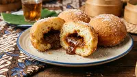 Resep Roti Goreng Isi Gula Merah, Camilan Empuk dengan Isian Manis Legit