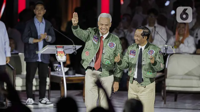 Capres-Cawapres 03 Ganjar-Mahfud Kenakan Jaket Bomber ala Film Top Gun