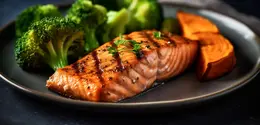 Dengan bahan sederhana dan teknik memasak yang tepat, salmon teriyaki bisa terasa lebih lezat tanpa harus membeli di luar. (Foto/Dok: Pexels)