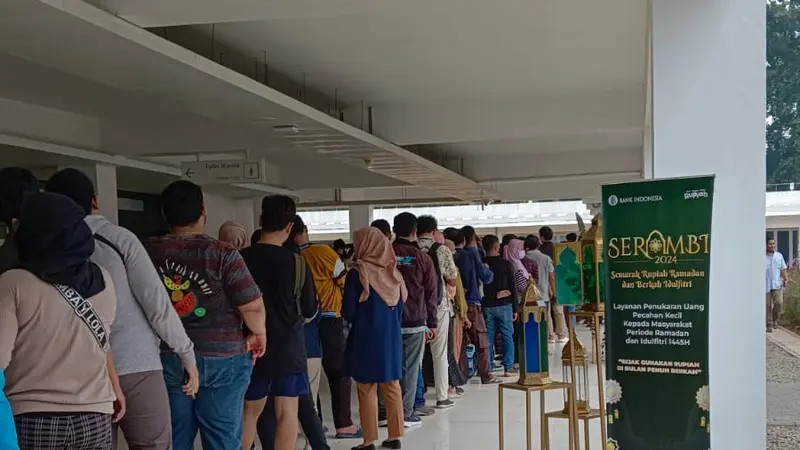 Bank Indonesia (BI) kembali melakukan pengadaan penukaran uang tunai serentak untuk kebutuhan bulan Ramadan dan Idul Fitri 2024 di Istora Senayan, Jakarta