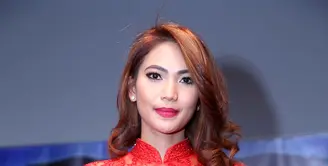 Steven Lee Money, anak tunggal Kinaryosih dan Brett Money sudah berusia 4 tahun. Biasanya, anak seusia 4 tahun sudah mulai masuk sekolah TK. Namun nyatanya, Steven masih enggan masuk sekolah. (Nurwahyunan/Bintang.com) 