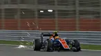 Pembalap Manor Racing Formula One asal Indonesia, Rio Haryanto saat melakukan latihan kedua di Sirkuit Sakhir, Bahrain, (1/4). GP Bahrain akan digelar pada Minggu (3/4). (REUTERS / Hamad I Mohammed)