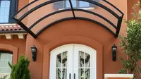 5 Model Kanopi Baja Ringan Depan Rumah dengan Atap Transparan yang Modern
