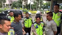 Polisi tangkap pria yang diduga akan menyerang Polantas di Jalann Sudirman Jakarta. (Foto: TMC Polda Metro Jaya)