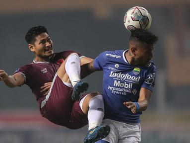 Persib Bandung memang belum terkalahkan hingga pekan ke-6 BRI Liga 1 2021/2022. Namun hasil imbang 1-1 kontra PSM Makassar, Sabtu (2/10/2021) merupakan kali ke-4 secara beruntun Maung Bandung kehilangan dua poin. Dengan koleksi 10 poin, mereka ada di posisi ke-4. (Bola.com/Bagaskara Lazuardi)