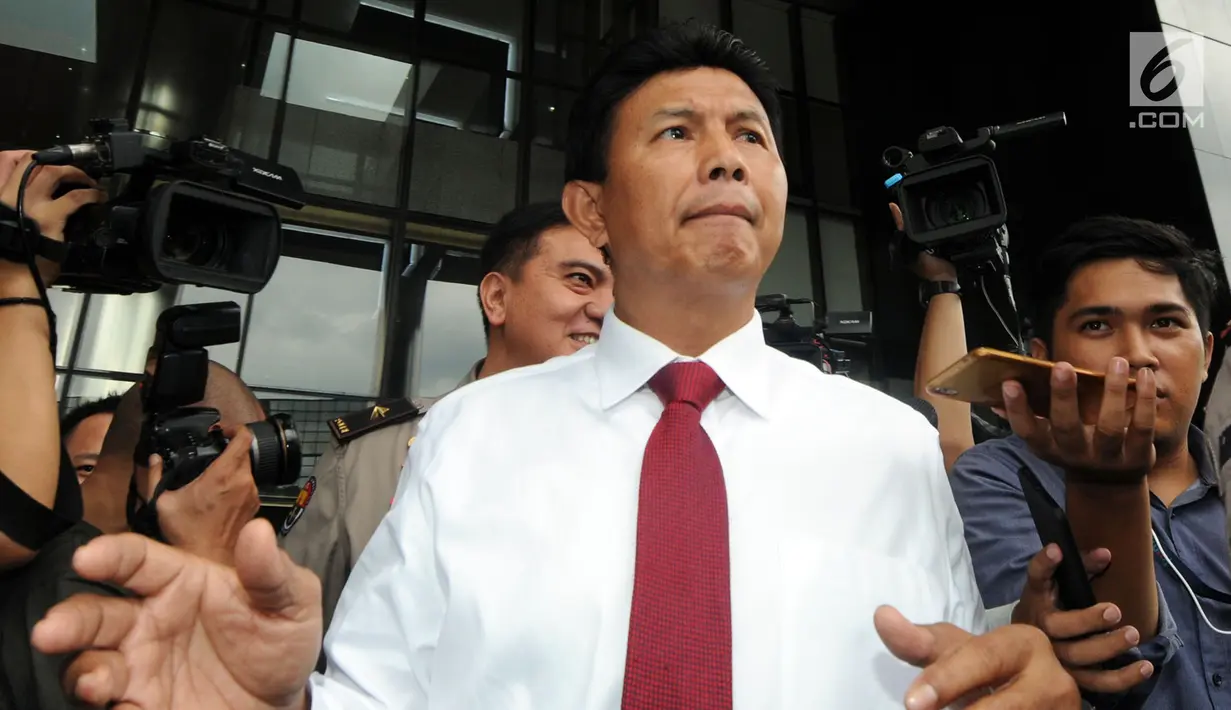 Ekspresi Kabareskrim Komjen Ari Dono Sukamto saat memberi keterangan usai menghadiri Laporan Kerja Tahunan KPK 2017 di Gedung KPK, Jakarta, Senin (12/3). Laporan digelar untuk memperkuat KPK ke depan demi pemberantasan Korupsi. (Merdeka.com/Dwi Narwoko)