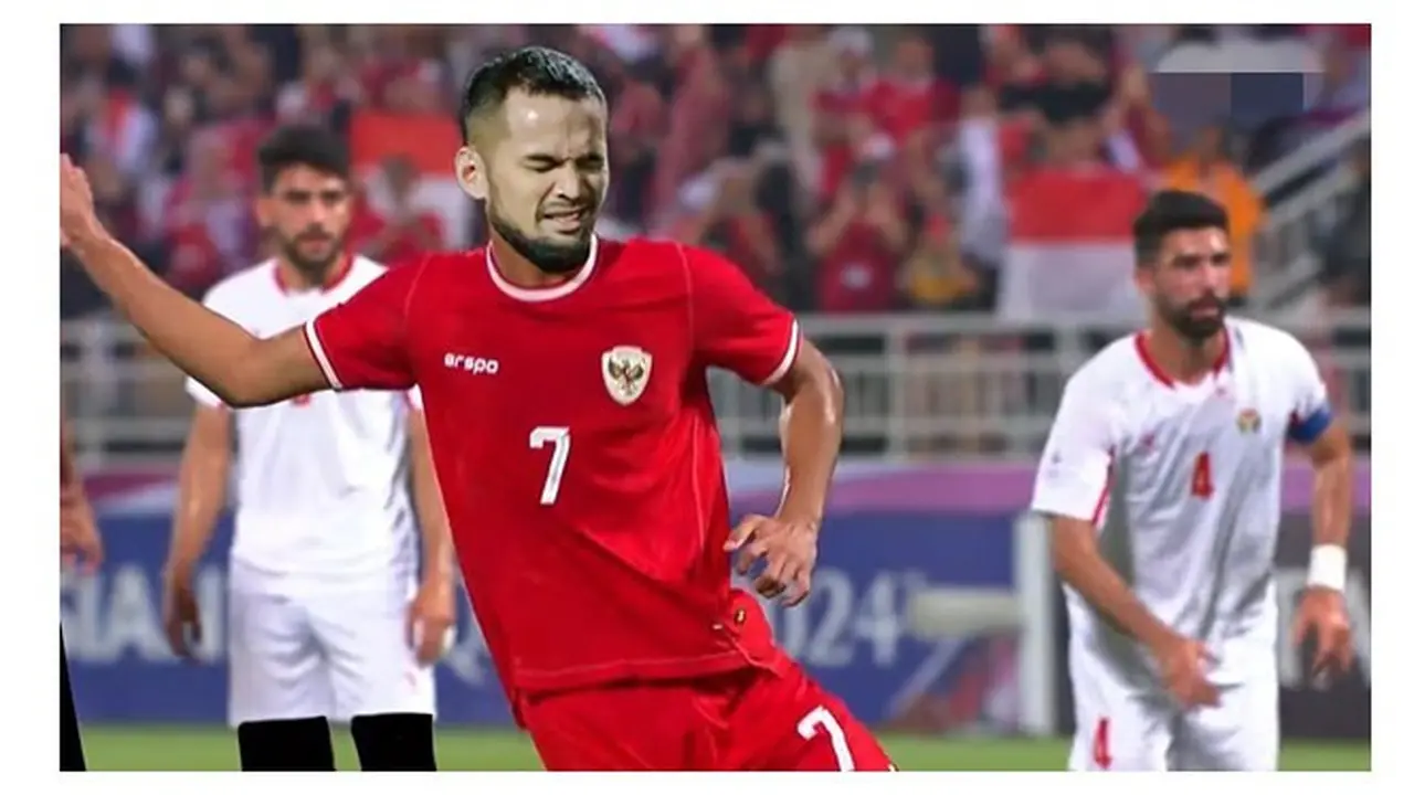 7 Editan Foto Teuku Wisnu Gabung di Pertandingan Timnas Ini Kocak