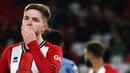 Ekspresi kecewa pemain Sheffield United, James McAtee setelah timnya kalah dari Aston Villa pada laga lanjutan Liga Inggris 2023/2024 di Bramall Lane, Sheffiled, Inggris, Minggu (04/02/2024) dini hari WIB. (AFP/Darren Staples)