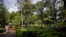 Suasana Taman Tabebuya, Jagakarsa, Jakarta, Kamis (14/3). Dinas Kehutanan DKI Jakarta menganggarkan Rp 130 miliar untuk membangun 53 Taman Maju Bersama (TMB) di tahun 2019. (Liputan6.com/Faizal Fanani)