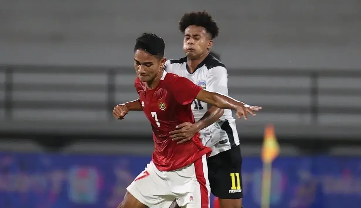Gelandang menyerang milik Persebaya Surabaya ini berhasil memukau Shin Tae-yong. Kengototan dan daya jelajah tinggi menjadi kelebihan Marselino Ferdinan. Sering kali, Marselino juga berani melakukan tendangan jarak jauh. (Liputan6.com/IG/@pssi)