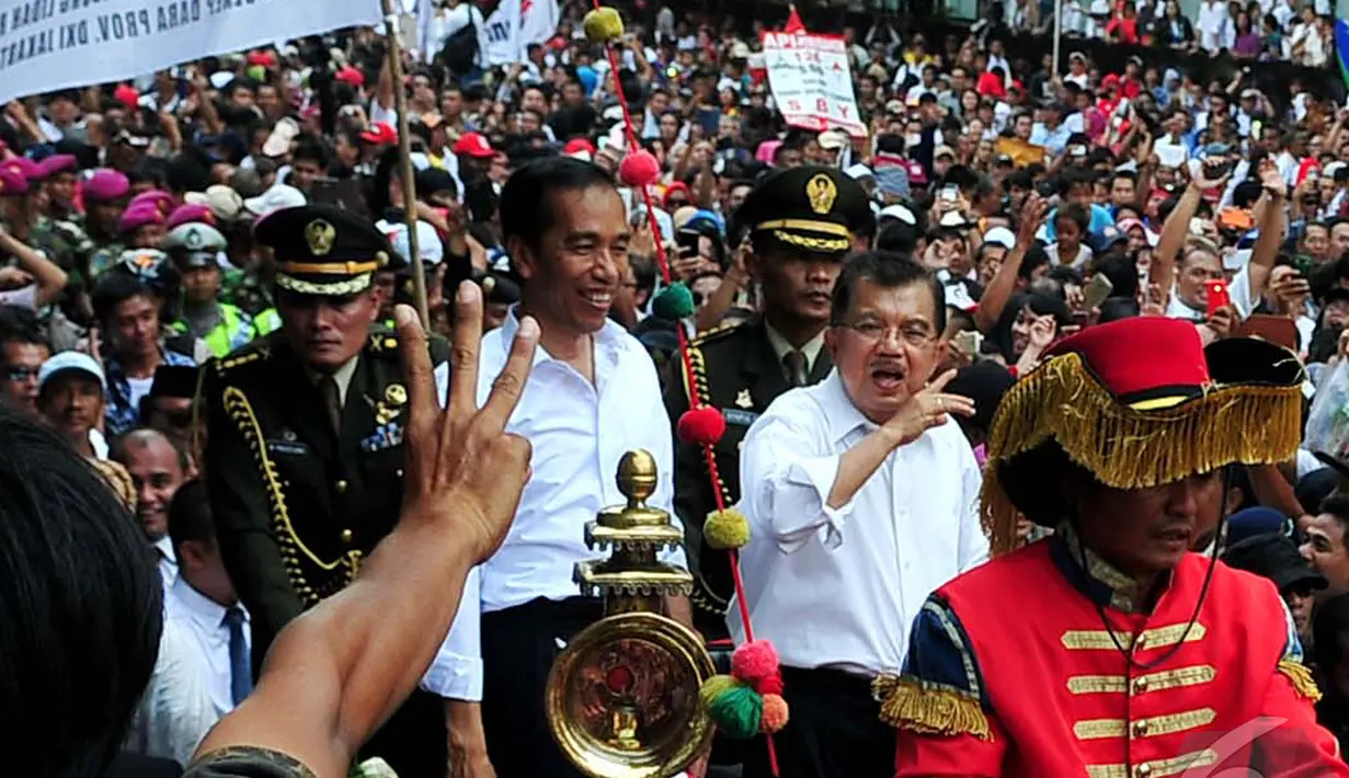 Usai dilantik, Jokowi langsung diarak menuju Istana Negara, Jakarta, Senin (20/10/2014) (Liputan6.com/Johan Tallo)