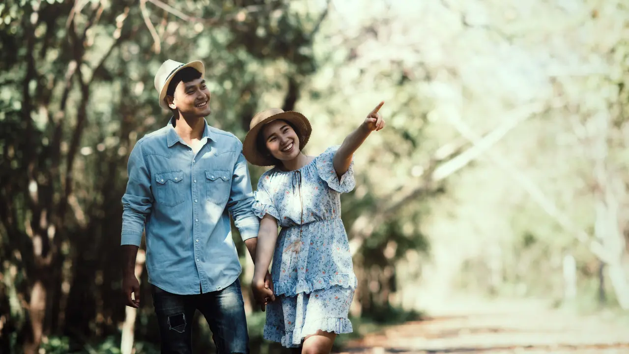 pasangan cinta bahagia