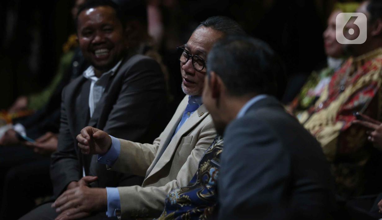 Menteri Koordinator Bidang Pangan, Zulkifli Hasan saat menghadiri ajang penghargaan tahunan Anugerah Liputan6 2025 di The Hall, Lantai 8 SCTV Tower, Senayan, Jakarta, Kamis (16/10/2025). (Liputan6.com/Helmi Fithriansyah)