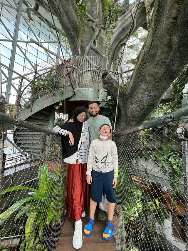 7 Potret Liburan Keluarga Teuku Wisnu dan Shireen Sungkar di Dubai, Penuh Kecerian