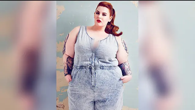 Inilah dia Tess Holliday, model dengan tubuh tergemuk di dunia. Holliday menjadi model pertama yang dikontrak oleh agensi dengan berat badan sekitar 113 kilogram.