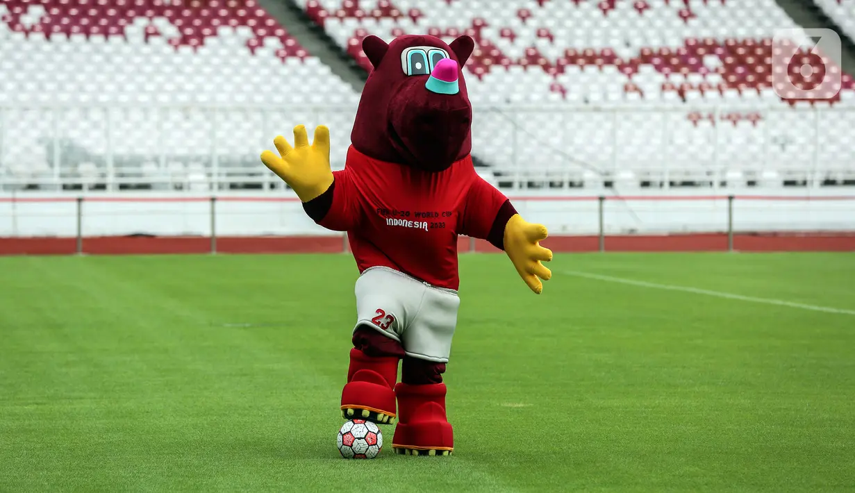 <p>Maskot Piala Dunia U-20, Bacuya (Badak Cula Cahaya) saat Hitung Mundur 100 Hari Menuju Piala Dunia U-20 di Stadion Utama Gelora Bung Karno, Jakarta, Kamis (9/2/2022). Piala Dunia U-20 2023 akan digelar di Indonesia mulai 20 Mei hingga 11 Juni mendatang di Stadion Utama Gelora Bung Karno. (Liputan6.com/Johan Tallo)</p>