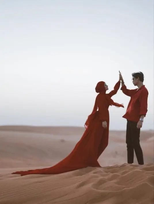 Pasangan yang menikah pada Juli 2020 ini juga tak segan memamerkan kemesraan mereka. (Instagram/rey_mbayang).