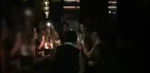 Dian Sastrowardoyo baru saja merayakan ulang tahunnya yang ke-36 pada 16 Maret kemarin. Di hari bahagianya tersebut, sebuah video yang diunggah oleh salah satu akun gosip membuat kaget warganet lantaran sebuah rokok yang dipegang oleh pemeran cinta i...