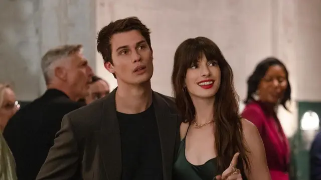 Anne Hathaway (Instagram/nicholasgalitzine)