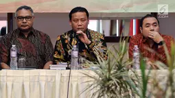 Ketua Bawaslu Abhan (tengah) menghadiri sosialisasi pengaturan kampanye pemilu 2019 di Jakarta, Senin (26/2). Bawaslu bekerjasama dengan KPU, KPI dan dewan pers untuk mengawasi potensi masalah pada periode kampanye pemilu 2019. (Liputan6.com/JohanTallo)