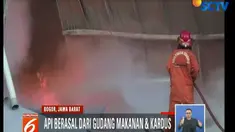 Api dengan mudah menjalar pada bangunan seluas 1.000 meter ini karena material dan isi gudang yang mudah terbakar.