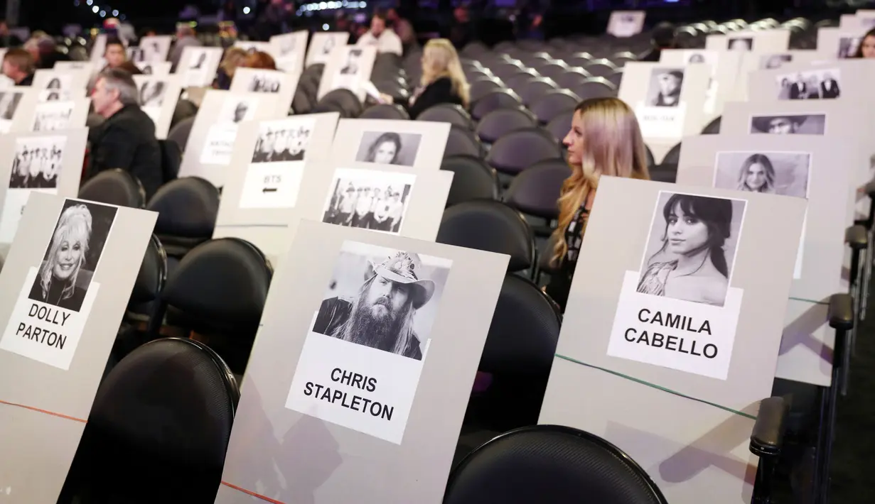 Pengaturan tempat duduk untuk para musikus yang menghadiri perhelatan Grammy Awards 2019 di Staples Center, Los Angeles, Kamis (7/2). Grammy Awards ke-61 akan diadakan pada 10 Februari pukul 20.00 waktu setempat. (Matt Sayles/Invision/AP)