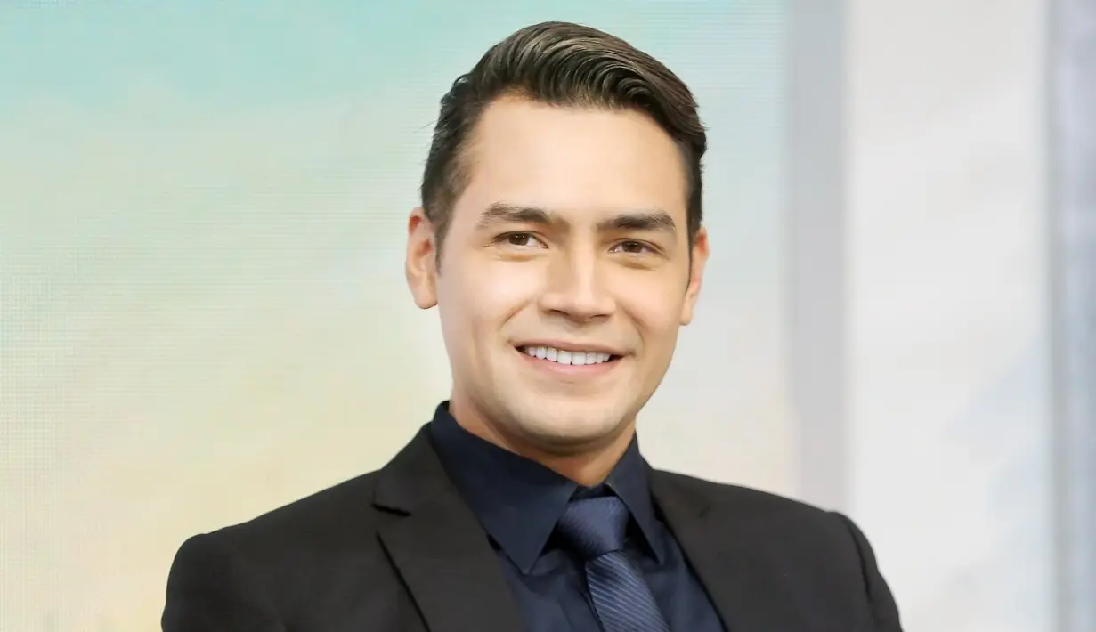 Aktor tampan dan pemain sinetron Jonas Rivanno kembali ke layar kaca lewat sinetron Atas Nama Cinta. Dalam aktingnya, Jonas Rivanno yang akrab disapa Vanno ini memainkan peran utama sebagai seorang crazy rich bernama Raynar. [Foto: Bambang E Ros/Fimela.com]