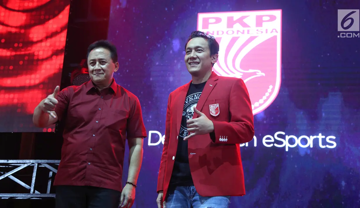 Ketum PKPI Diaz Hendropriyono dan Kepala Bekraf Triawan Munaf saat peluncuran Departemen eSports PKPI di SCBD, Jakarta, Selasa (25/9). Departemen ini berdiri mengurus olahraga game (esports games). (Liputan6.com/HO/Engga)