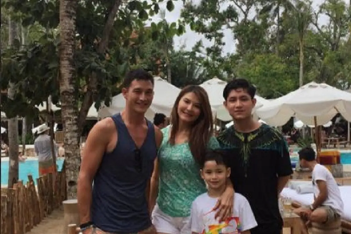 [Bintang] Tamara Bleszynski dan Mike Lewis