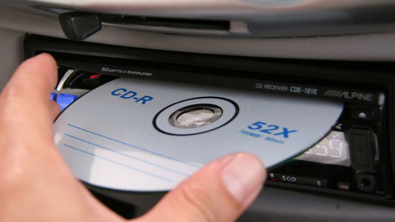 Radio dan CD di Mobil Panjang Umur?