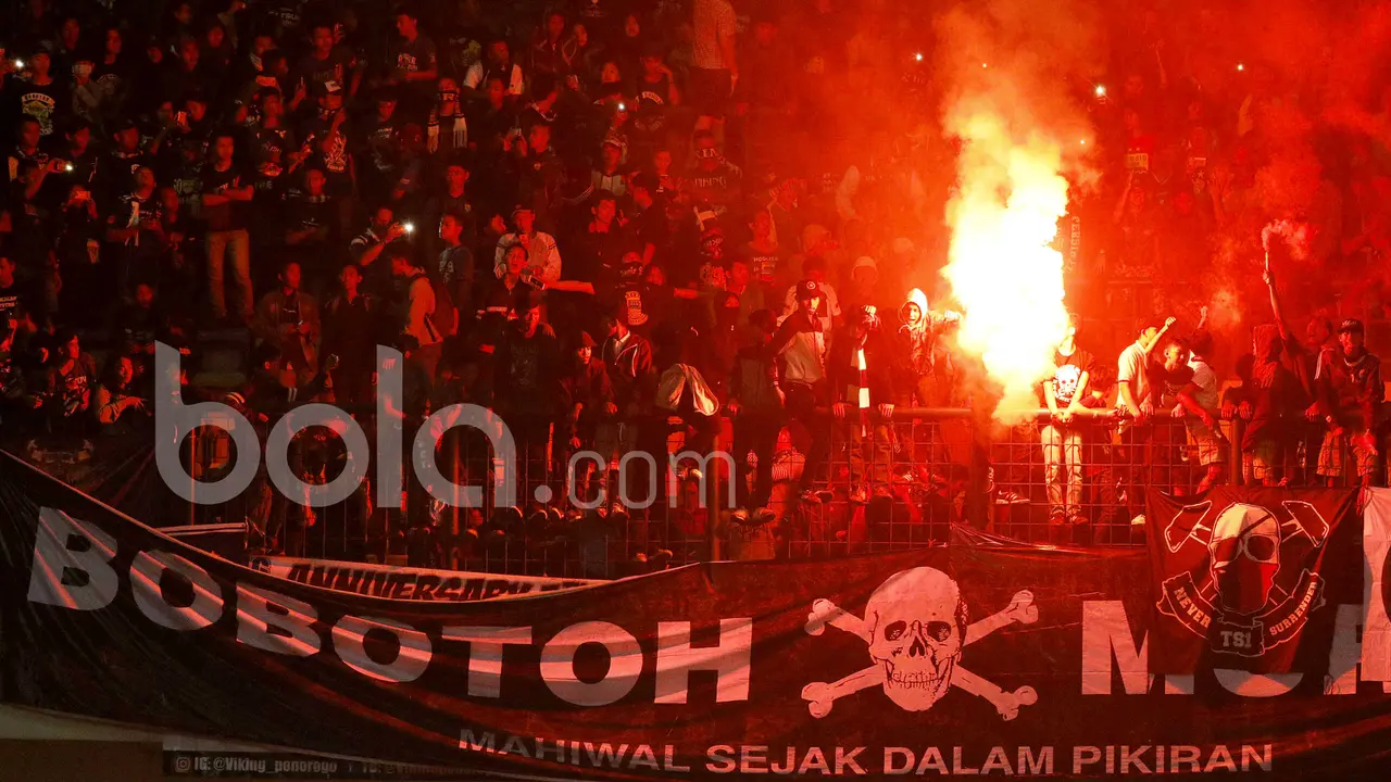Aksi Bobotoh Dukung Persib Bandung