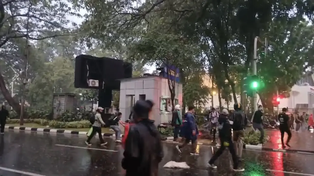 Unjuk rasa di Gedung DPR/MPR RI, Jakarta Pusat ricuh pada Senin (25/8/2025) malam.