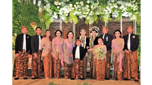 7 Potret Pernikahan Kartika Sary, Adik Yuni Shara dan KD yang Kental Adat Jawa