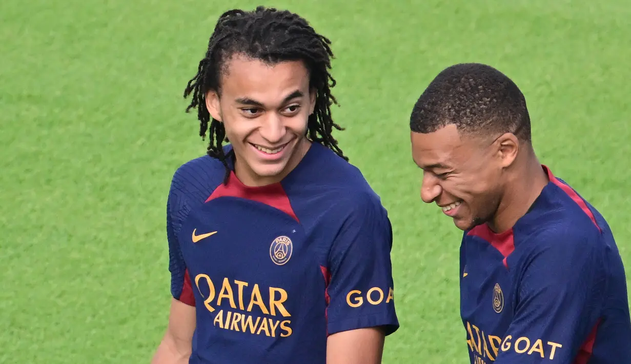 Dikembalikan ke tim utama PSG setelah perjuangan panjang dengan manajemen, Kylian Mbappé akan memulai pertandingan Ligue 1 pertamanya musim ini di Toulouse pada hari Sabtu ini. (Miguel MEDINA / AFP)