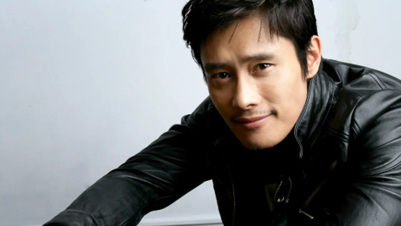 Lee Byung Hun Tantang Arnold Schwarzenegger di Film Terbaru