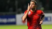 Cristian Gonzales saat selebrasi usai mencetak gol bagi Timnas Indonesia. (Google)