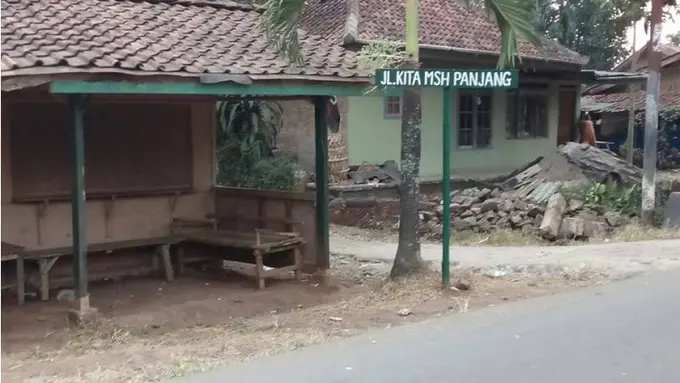 Plang Nama Jalan Ini Bikin Kamu Ingin Putar Arah